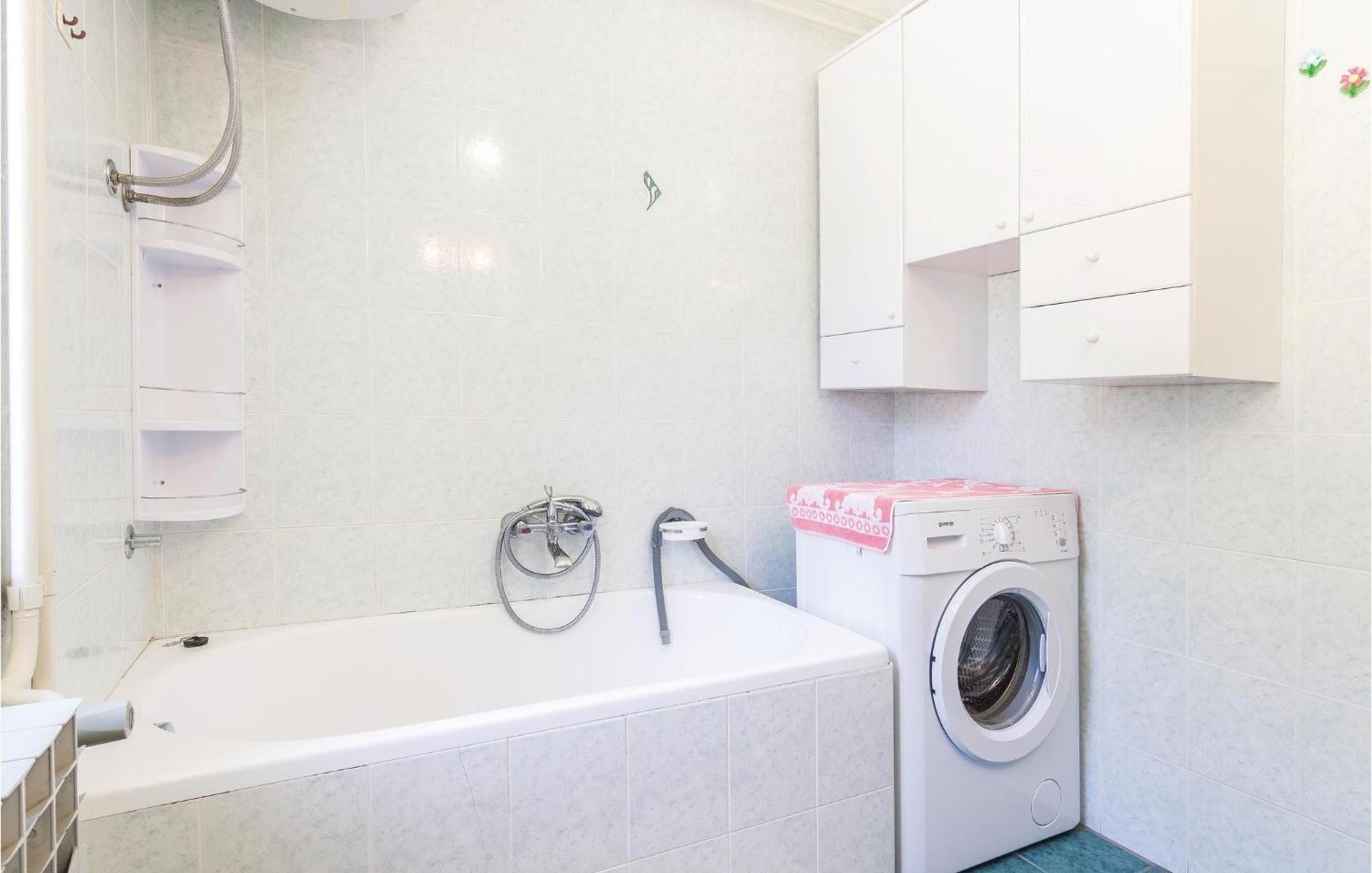 Cozy Apartment In Pican With Kitchen ภายนอก รูปภาพ