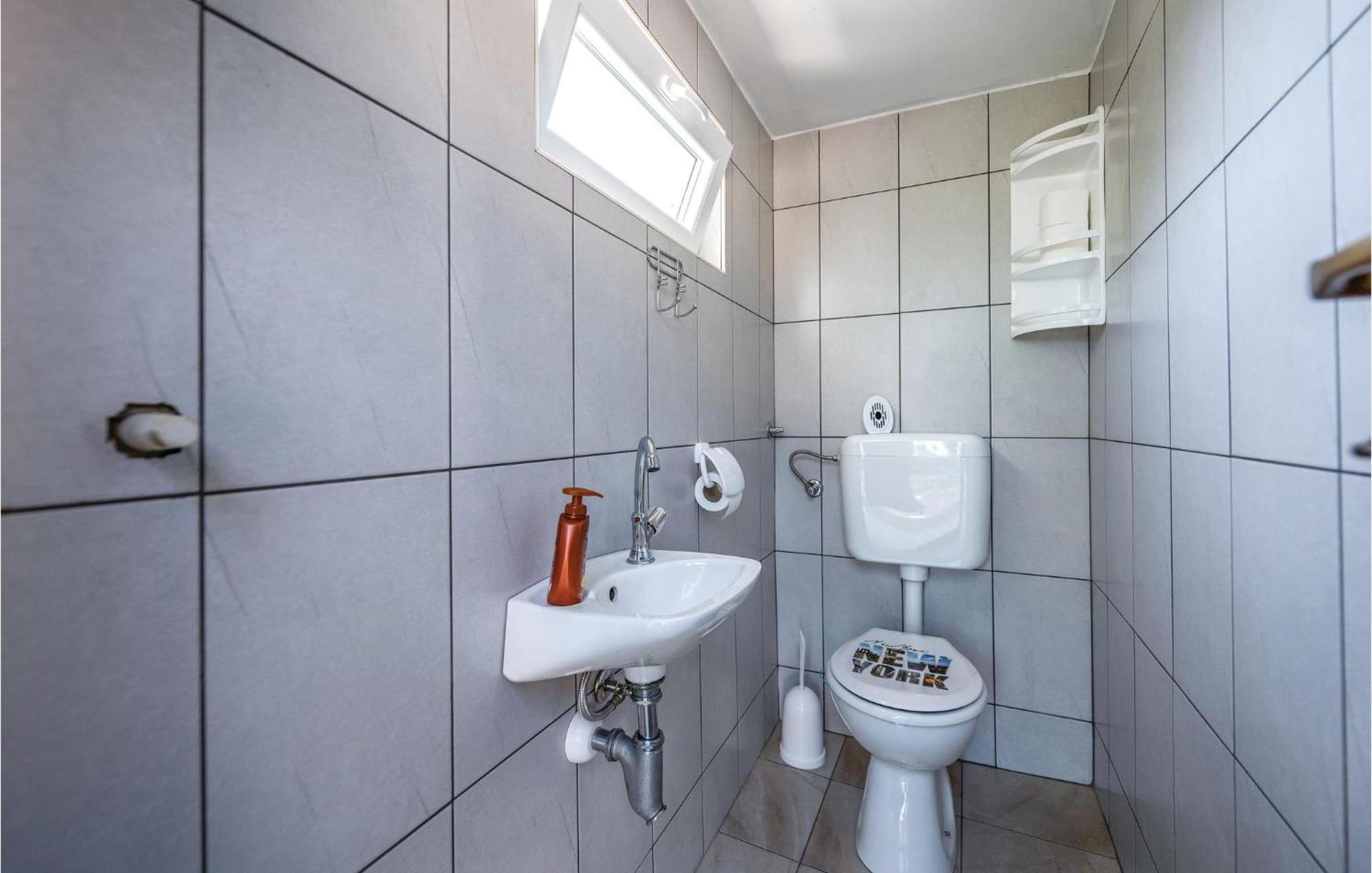 Cozy Apartment In Pican With Kitchen ภายนอก รูปภาพ