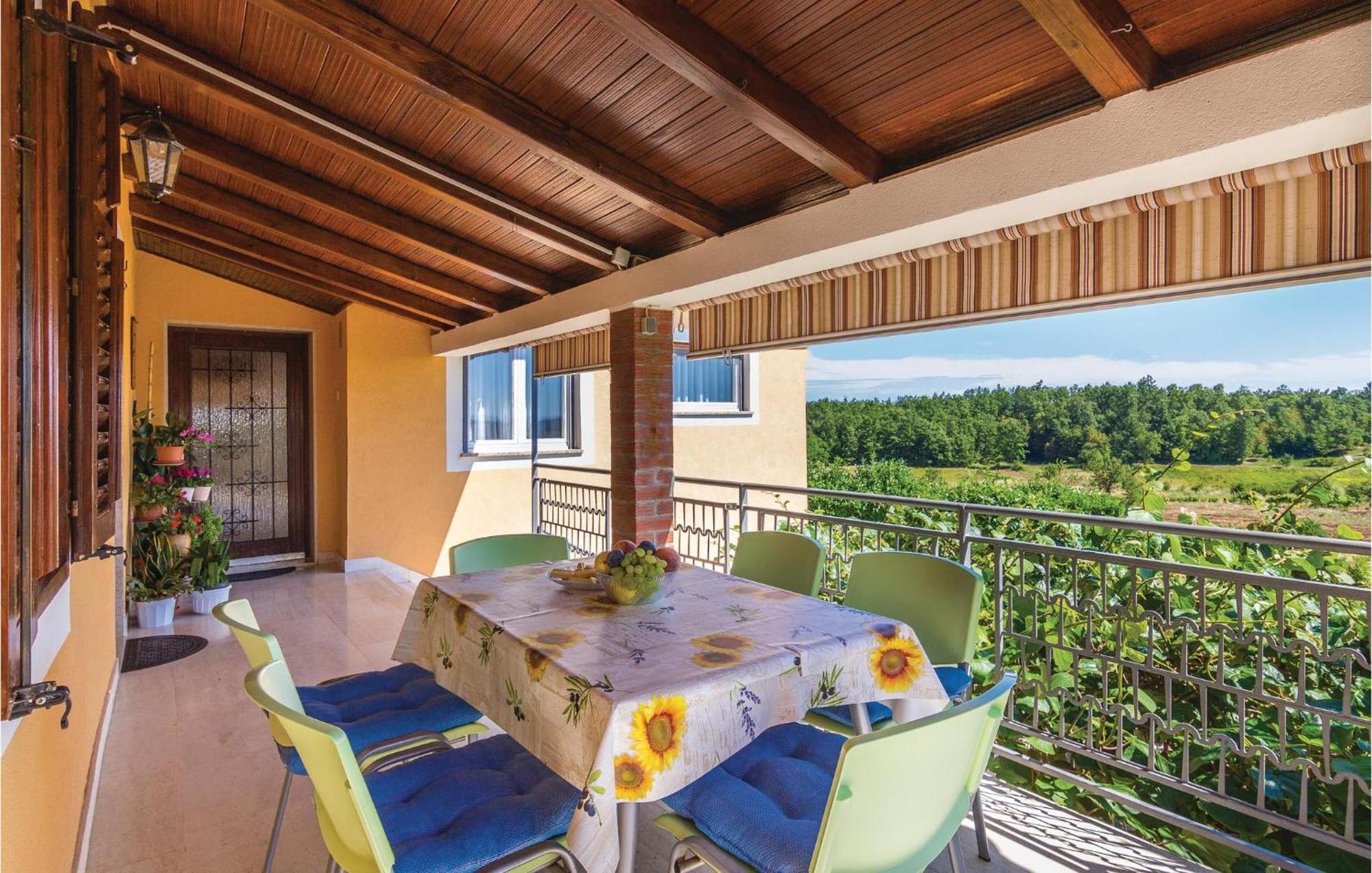 Cozy Apartment In Pican With Kitchen ภายนอก รูปภาพ